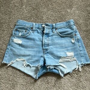 Levi’s shorts size 28